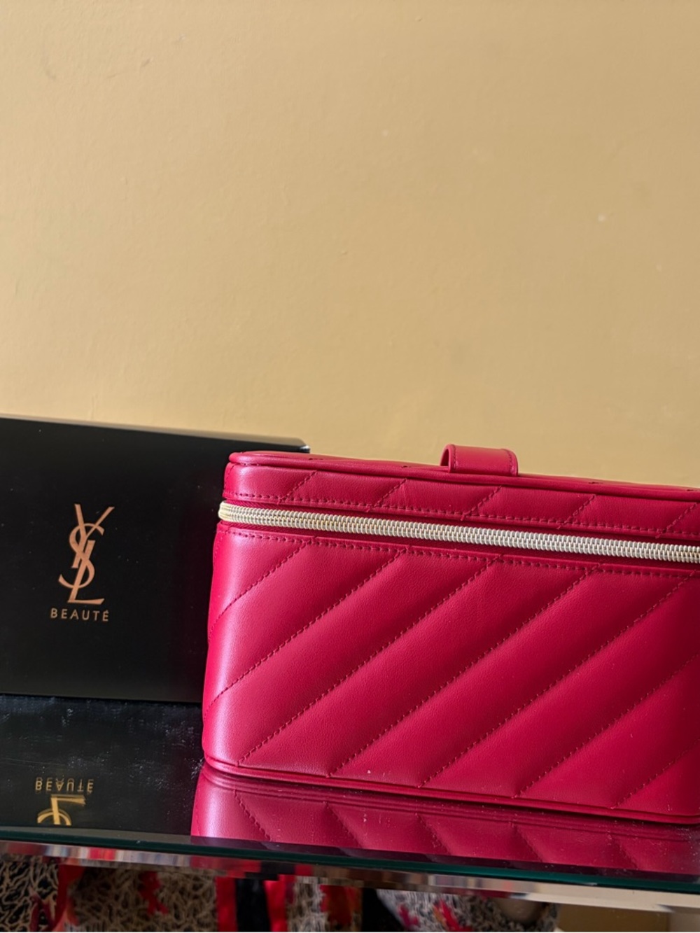 Ysl Yves Saint Laurent Beauty Premium Vanity red makeup case new in box - Picture 3 of 10
